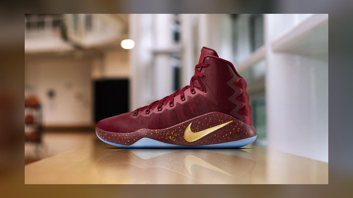 Top 10 college basketball player-exclusive team sneakers ranked — figure 9
