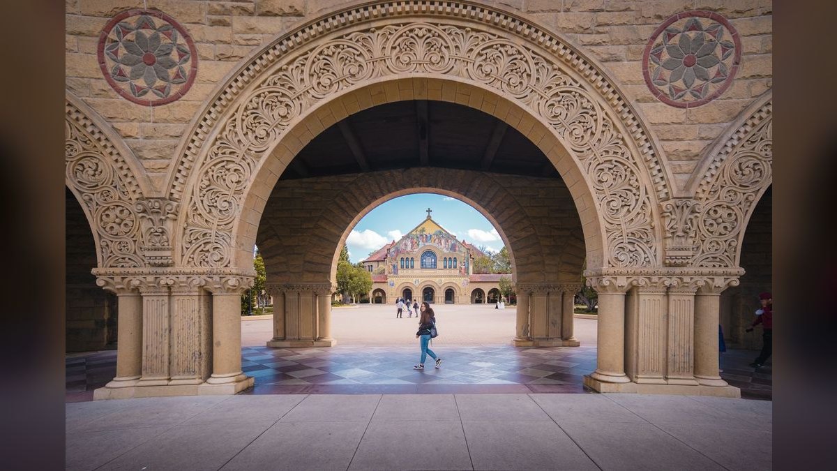 Steve Jobs’s Stanford Commencement (2005) — Key Passages and Lessons