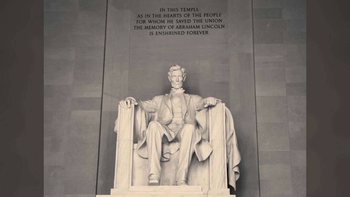 Abraham Lincoln’s Farewell to Springfield (1861) — Text and Lessons