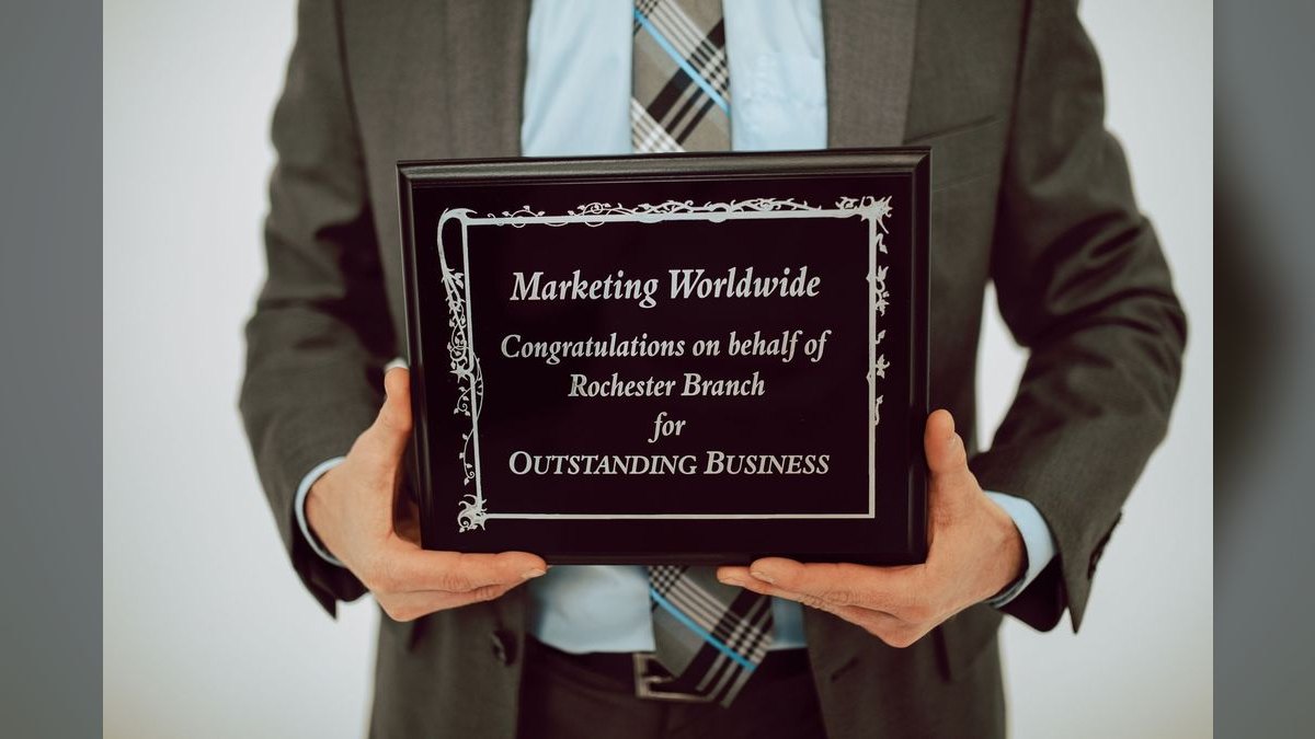 A Gracious Award Acceptance Speech — figure 5
