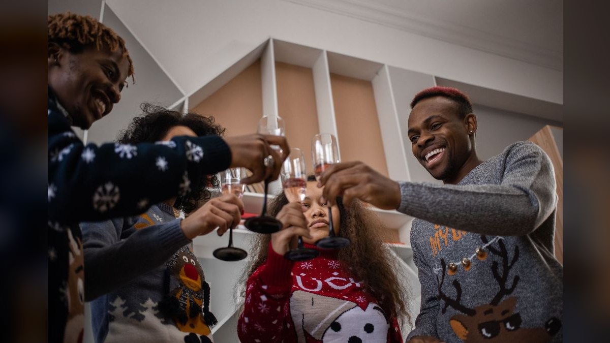 A Company Holiday Party Toast — figure 4