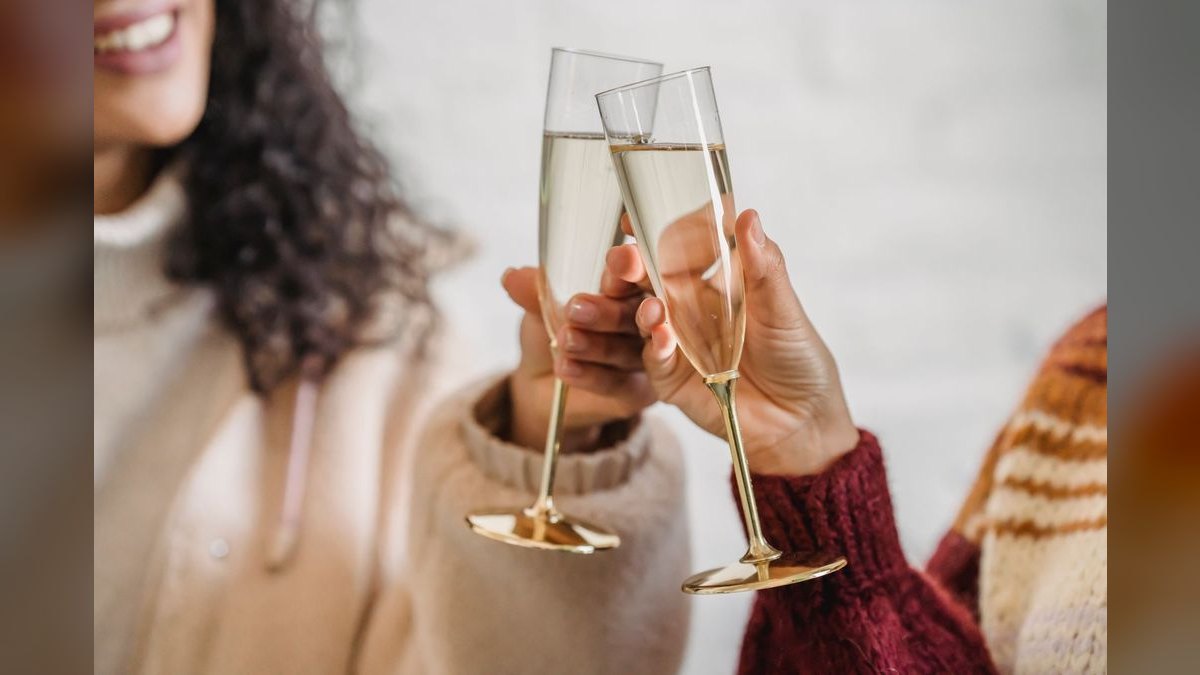 A Company Holiday Party Toast — figure 5