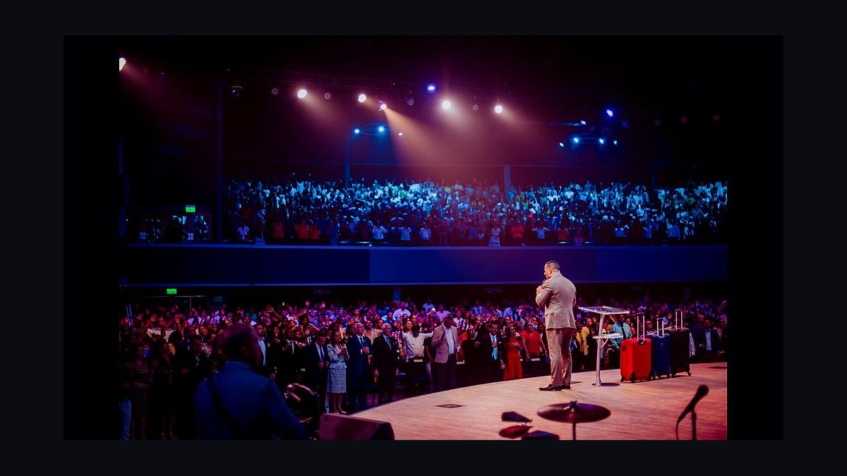 A Keynote Opening That Grabs the Room in 60 Seconds