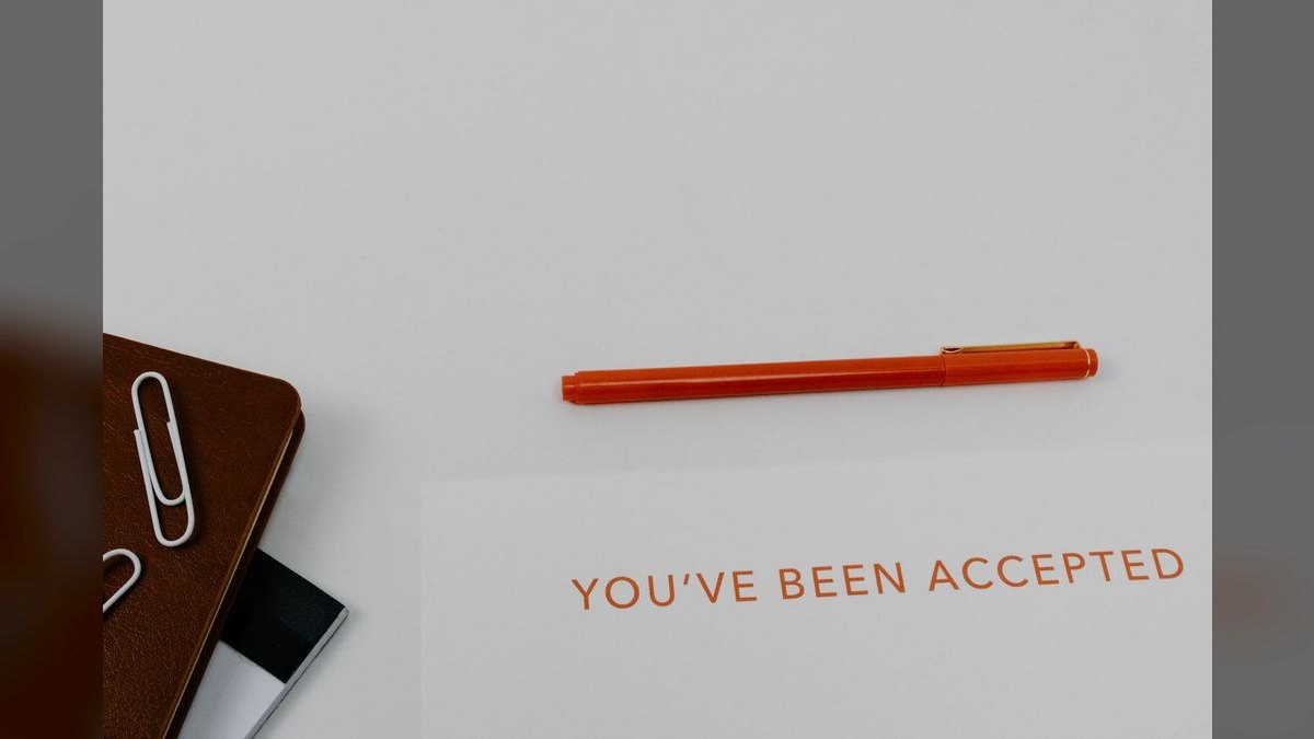 An Employee of the Year Acceptance Speech — figure 2