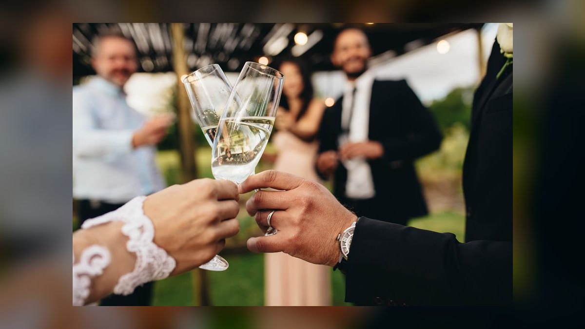 A Toast for a Best Friend’s Wedding — figure 7