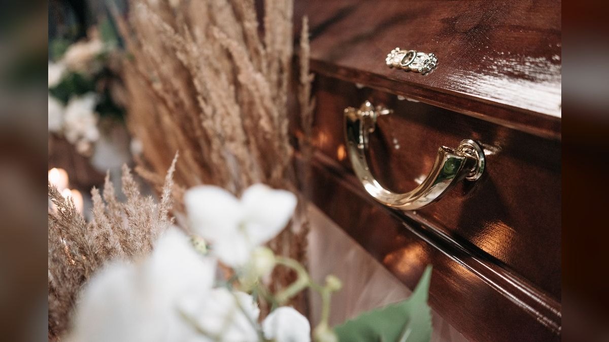 A Eulogy for a Close Friend — figure 2