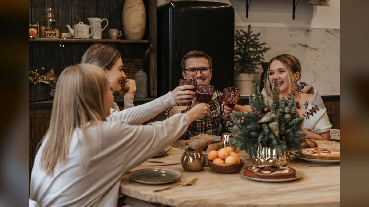 A Toast for a New Year’s Eve Gathering — figure 3
