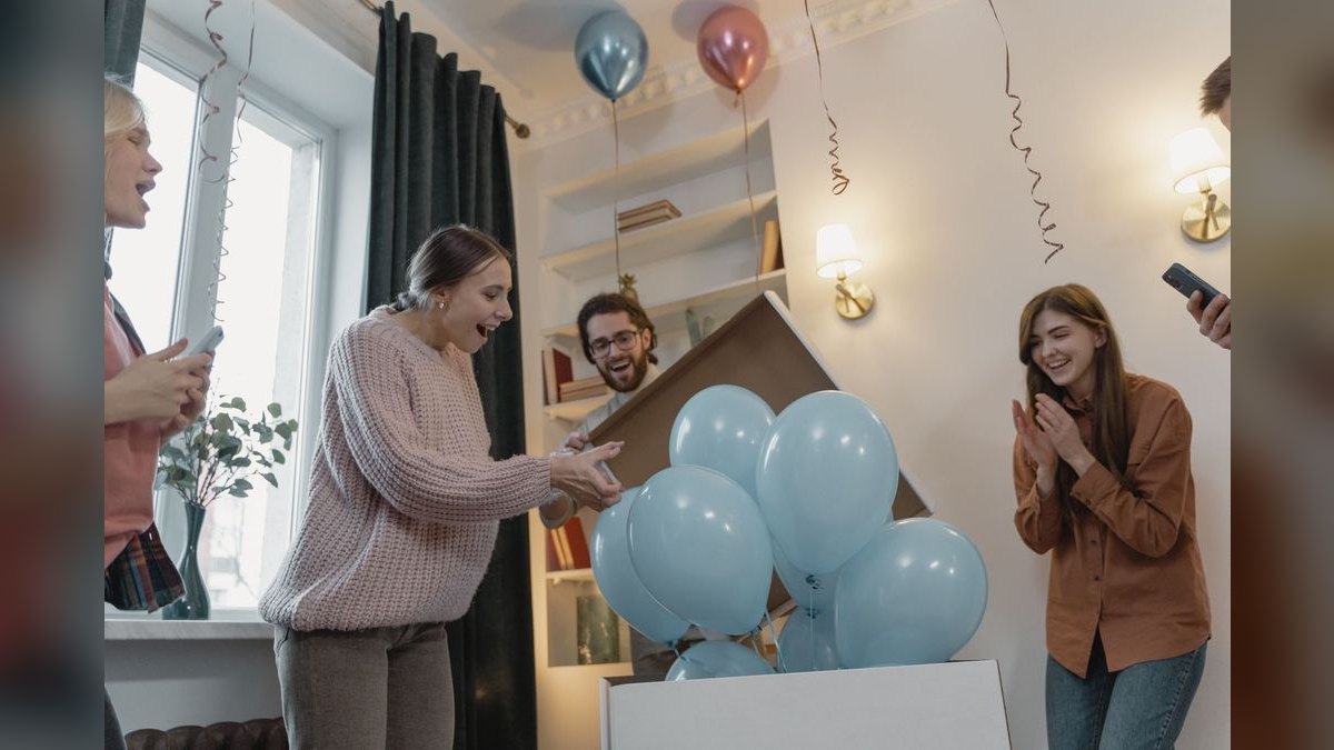 A Toast for a Gender Reveal — figure 3