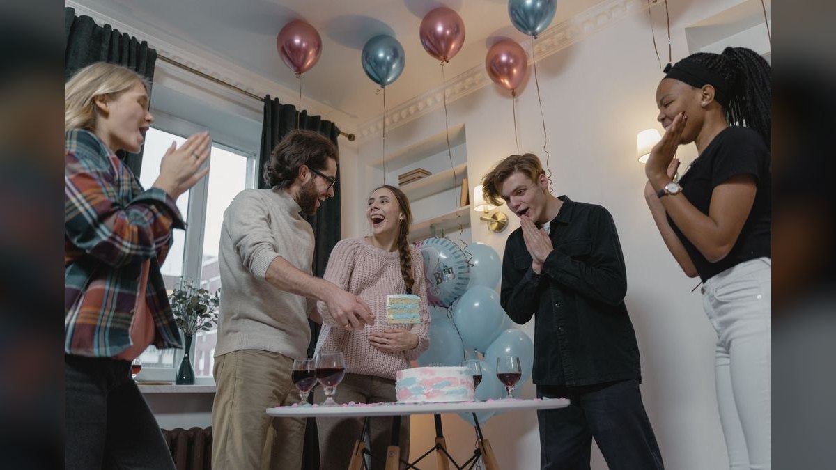 A Toast for a Gender Reveal — figure 4