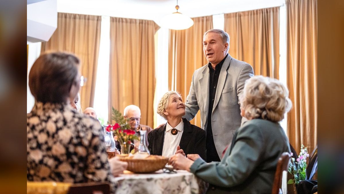 A Toast for a Family Reunion — figure 5