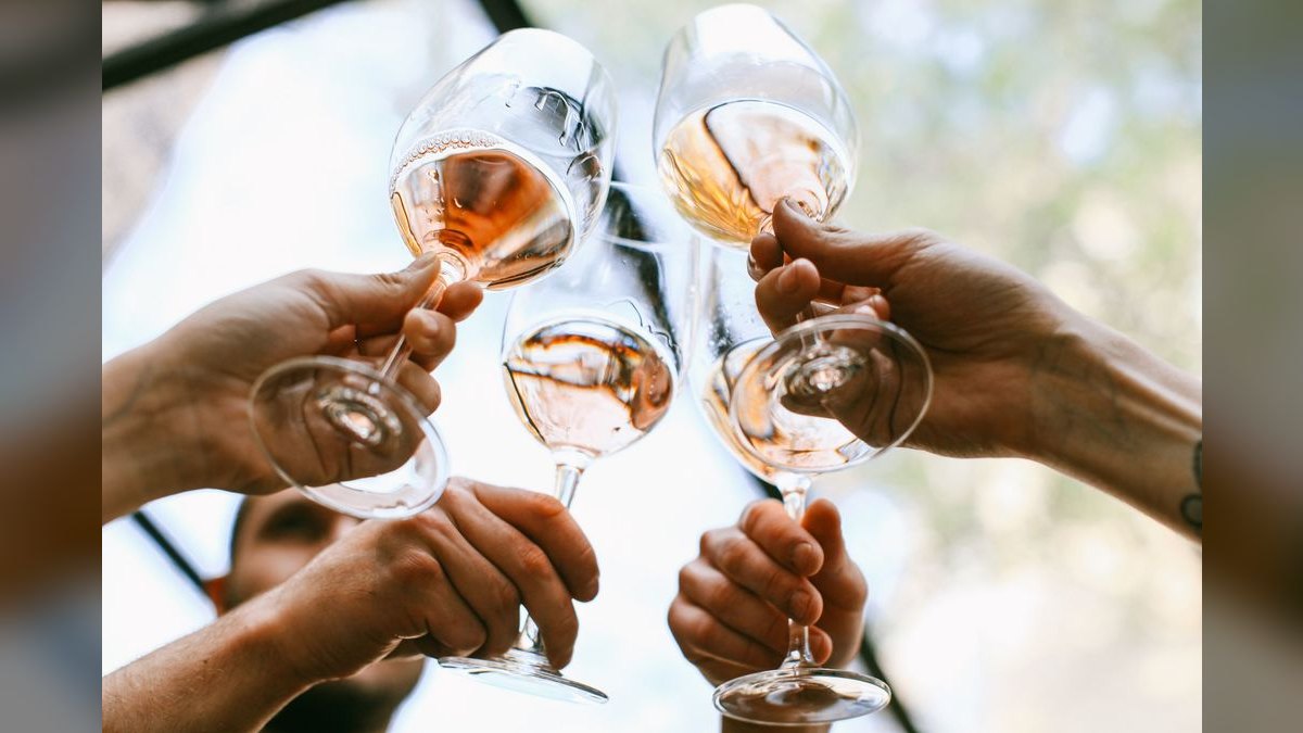 How to Give an Impromptu Toast