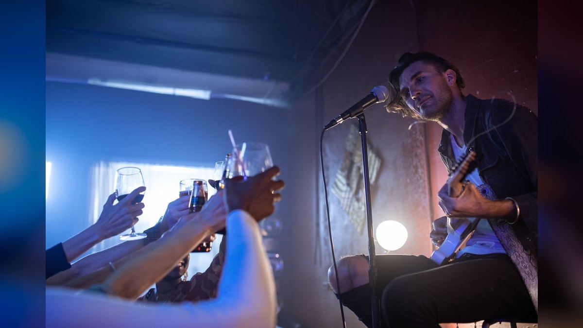 How to Tailor a Toast to the Audience — figure 1