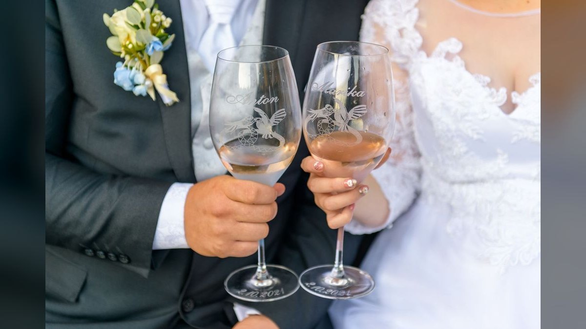 How to Keep a Wedding Toast Under Three Minutes — figure 5