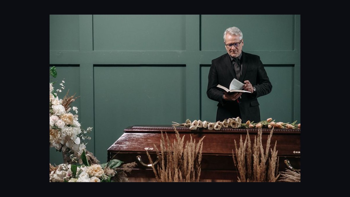 A Eulogy vs. a Celebration of Life Speech: Which Fits the Occasion Better in 2027 — figure 2