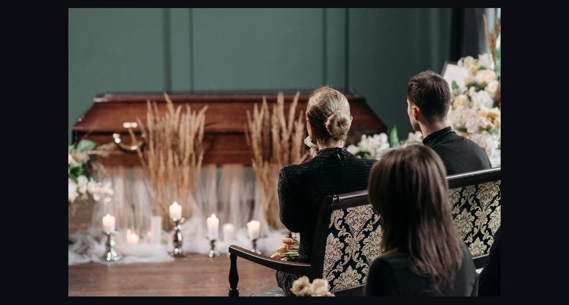 A Eulogy vs. a Celebration of Life Speech: Which Fits the Occasion Better in 2027
