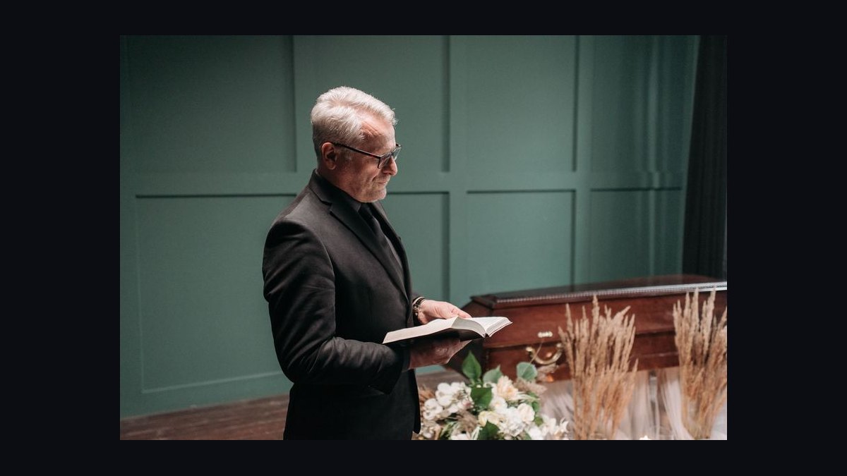 Give a Eulogy From Memory or Read It Off the Page: Which Funeral Directors Recommend in 2027 — figure 3