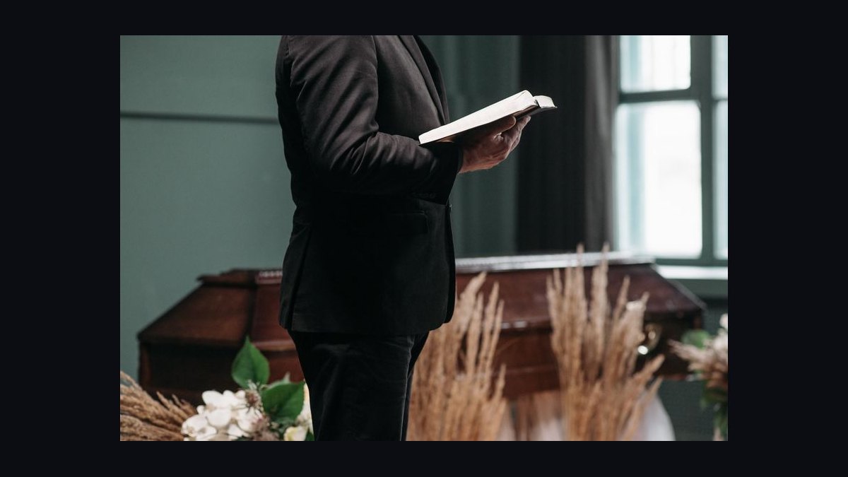 Give a Eulogy From Memory or Read It Off the Page: Which Funeral Directors Recommend in 2027 — figure 6