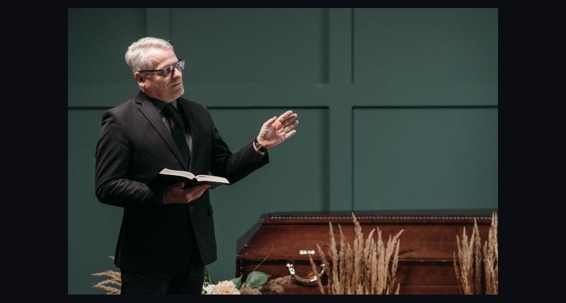 Give a Eulogy From Memory or Read It Off the Page: Which Funeral Directors Recommend in 2027