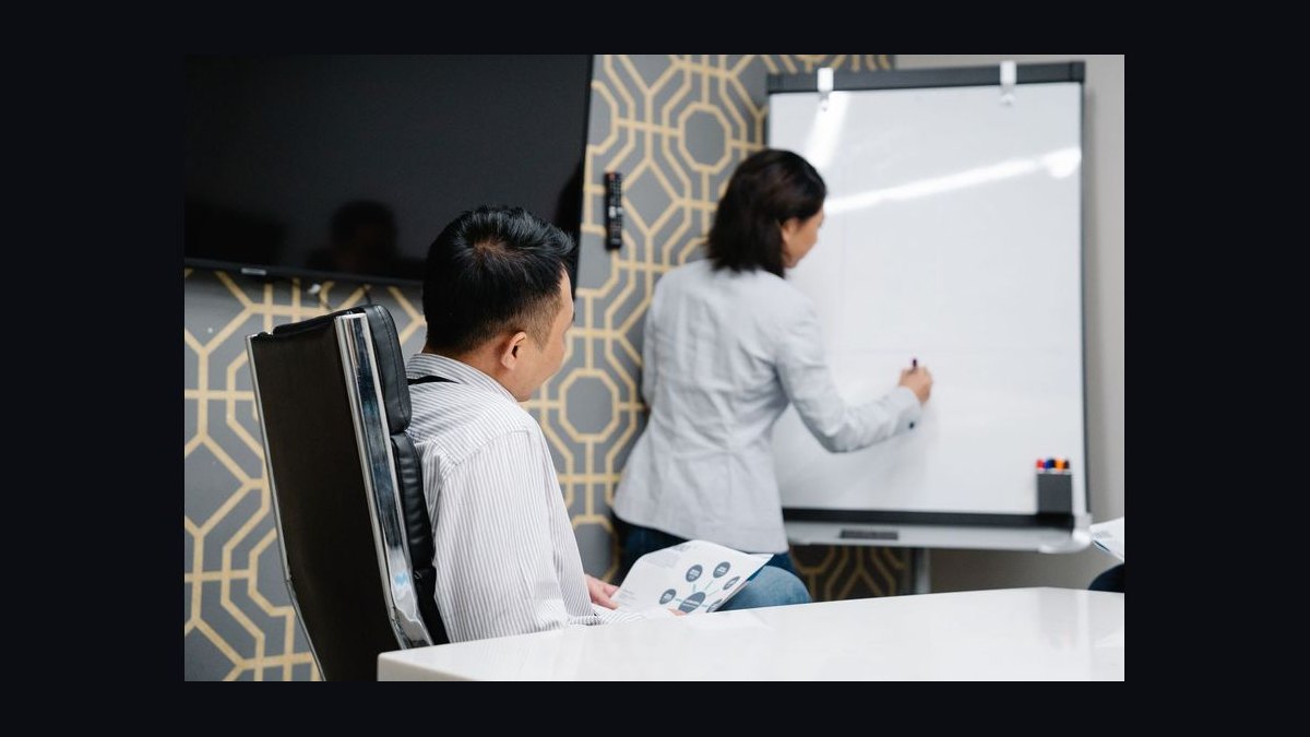 The Deal Strategy Whiteboard Session — 60-Min Training