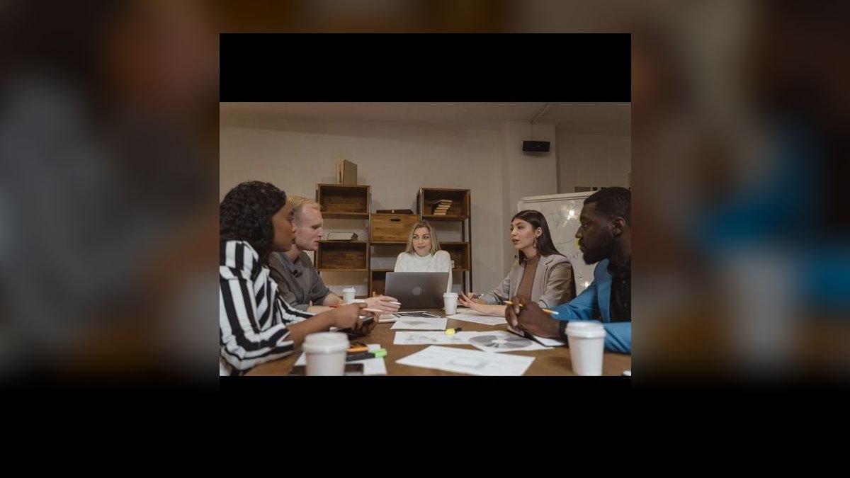 Top 10 mid-market AE facilitator guides for 2027 — figure 6