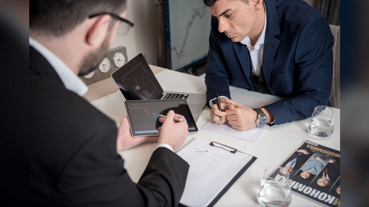 Top 10 Customer Storytelling Templates for Sales Meetings — figure 1