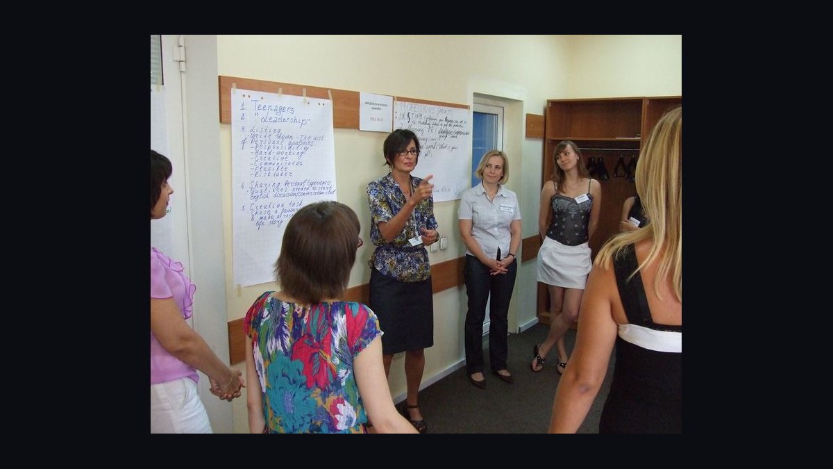 Value Proposition Crafting: Interactive Template for a Weekly Sales Training