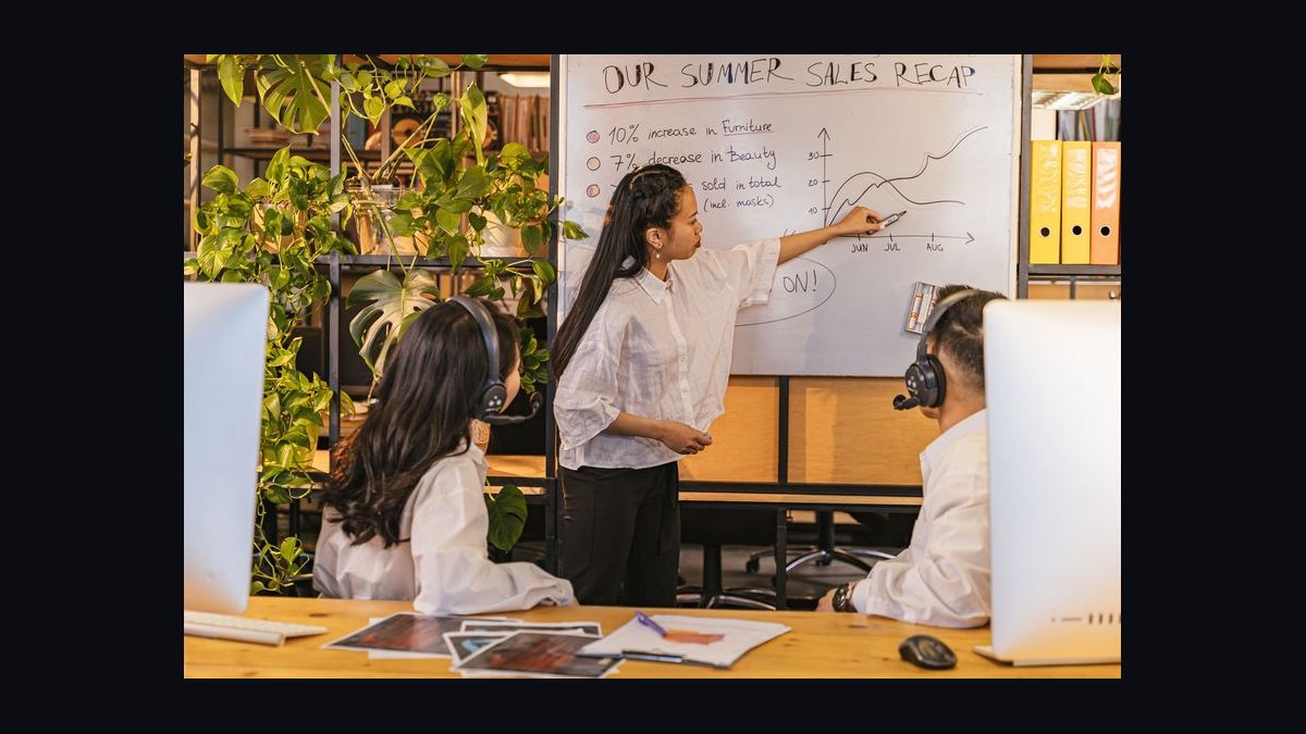 Selling with Stories: Narrative Structure Template for a 45-Minute Sales Workshop