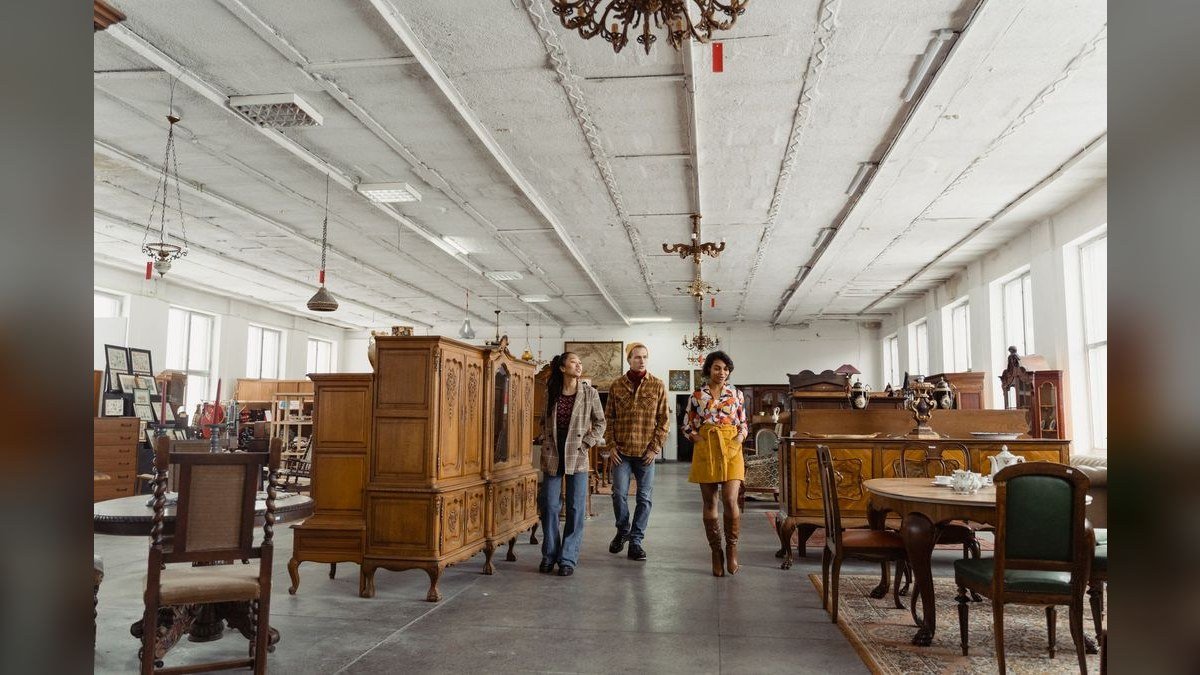 Furniture Showroom Selling — 60-Min Training