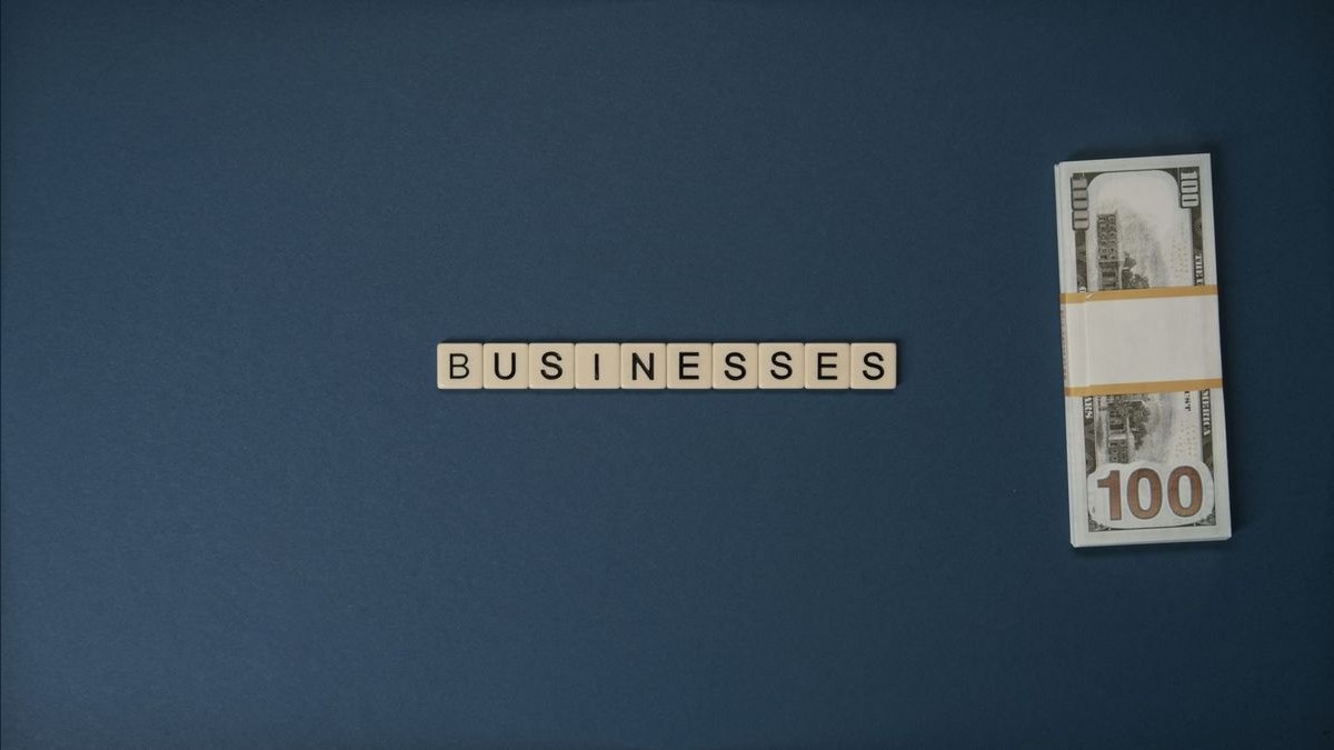 How do you run a sales training on selling during a budget freeze in 2027 — figure 4