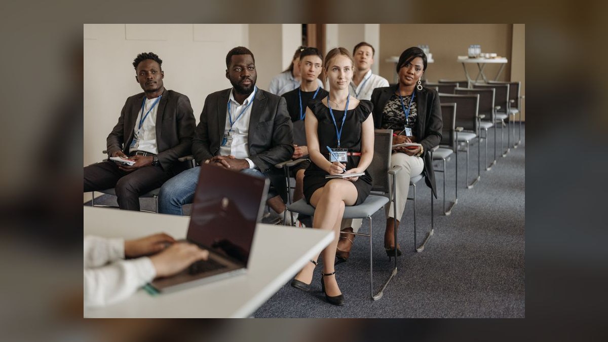 How do you train a sales team in Roofing & Exteriors in 2027 — figure 4