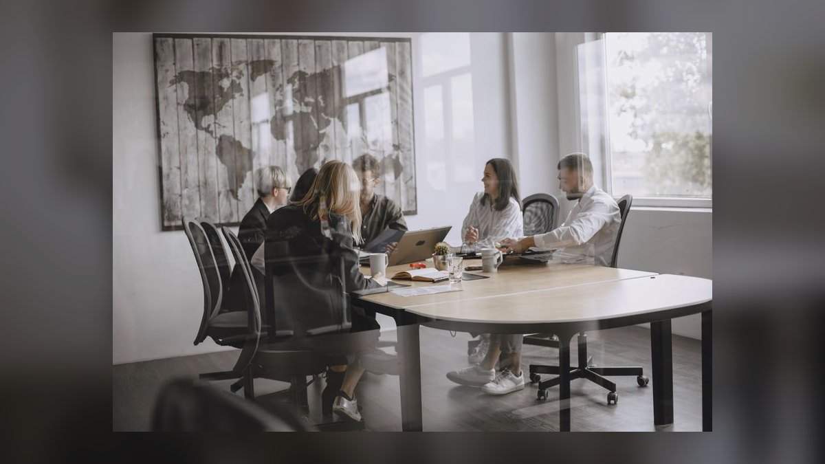 How do you train a sales team in Solar & Renewables in 2027 — figure 8