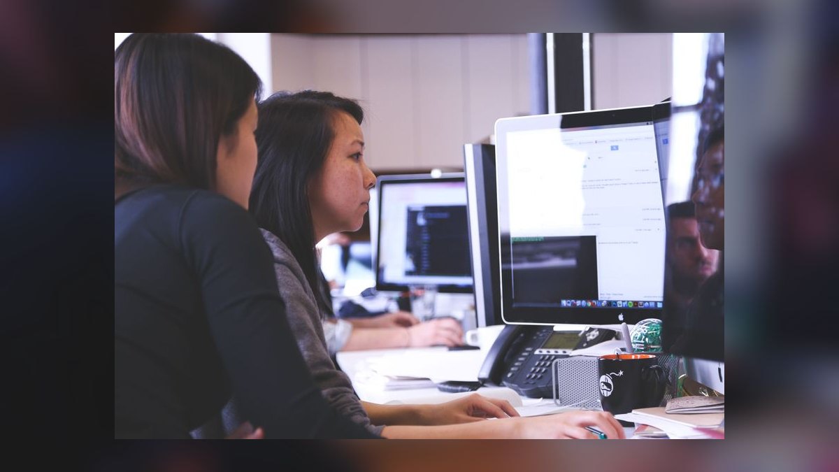 How do you train a sales team in Hardware & Devices in 2027 — figure 7