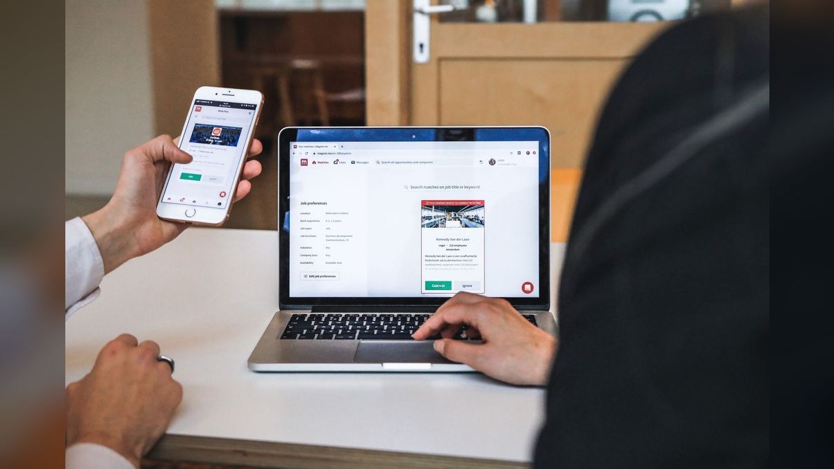Can Zoho CRM integrate seamlessly with QuickBooks for invoicing and contact sync — figure 1