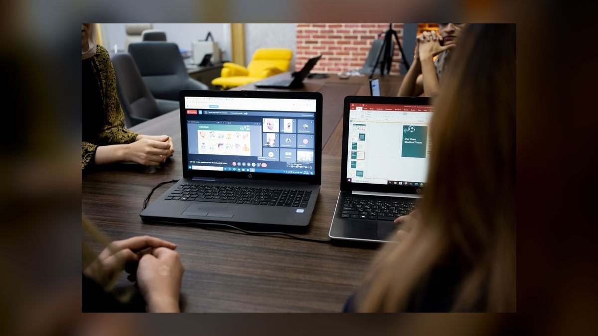 Can Zoho CRM integrate seamlessly with QuickBooks for invoicing and contact sync — figure 10