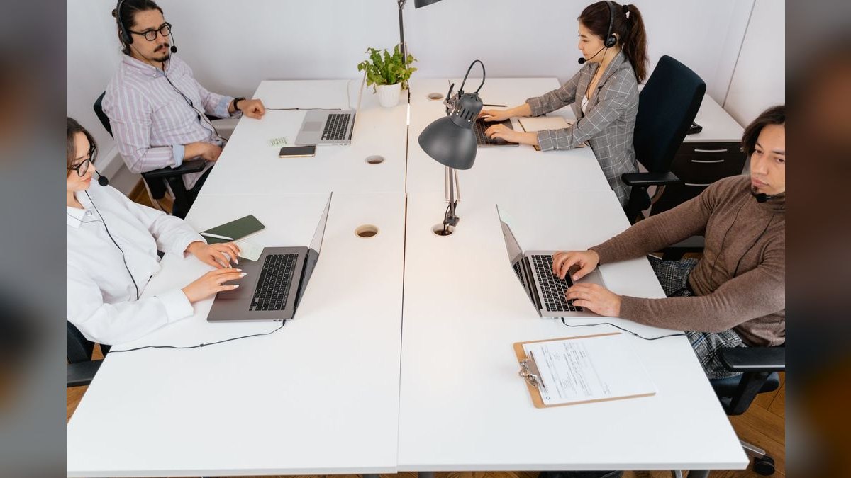 Can Zoho CRM integrate seamlessly with QuickBooks for invoicing and contact sync — figure 5