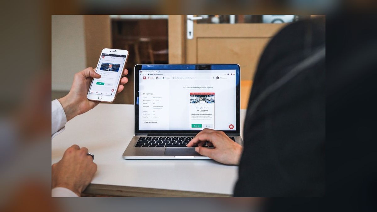 Can Zoho CRM integrate seamlessly with QuickBooks for invoicing and contact sync — figure 6