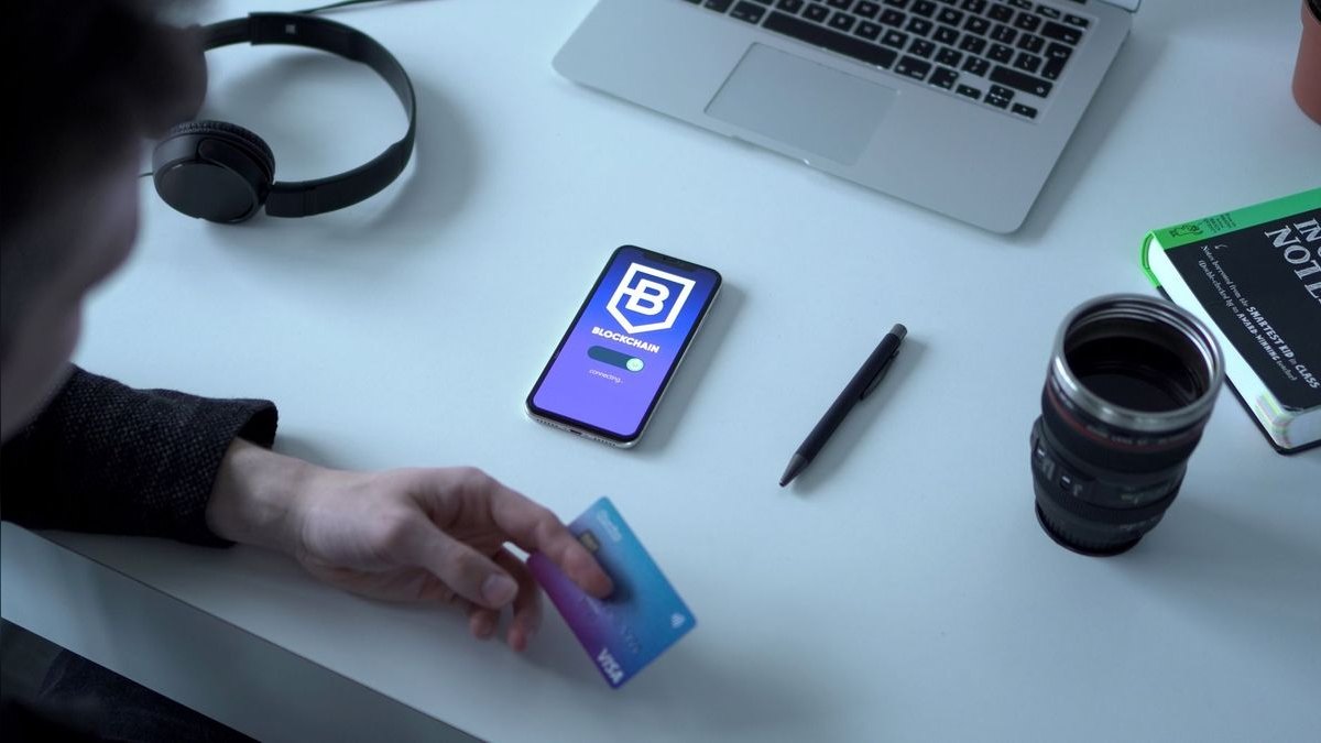 Does Bitdefender GravityZone outperform CrowdStrike Falcon for endpoint detection on a mixed OS network?