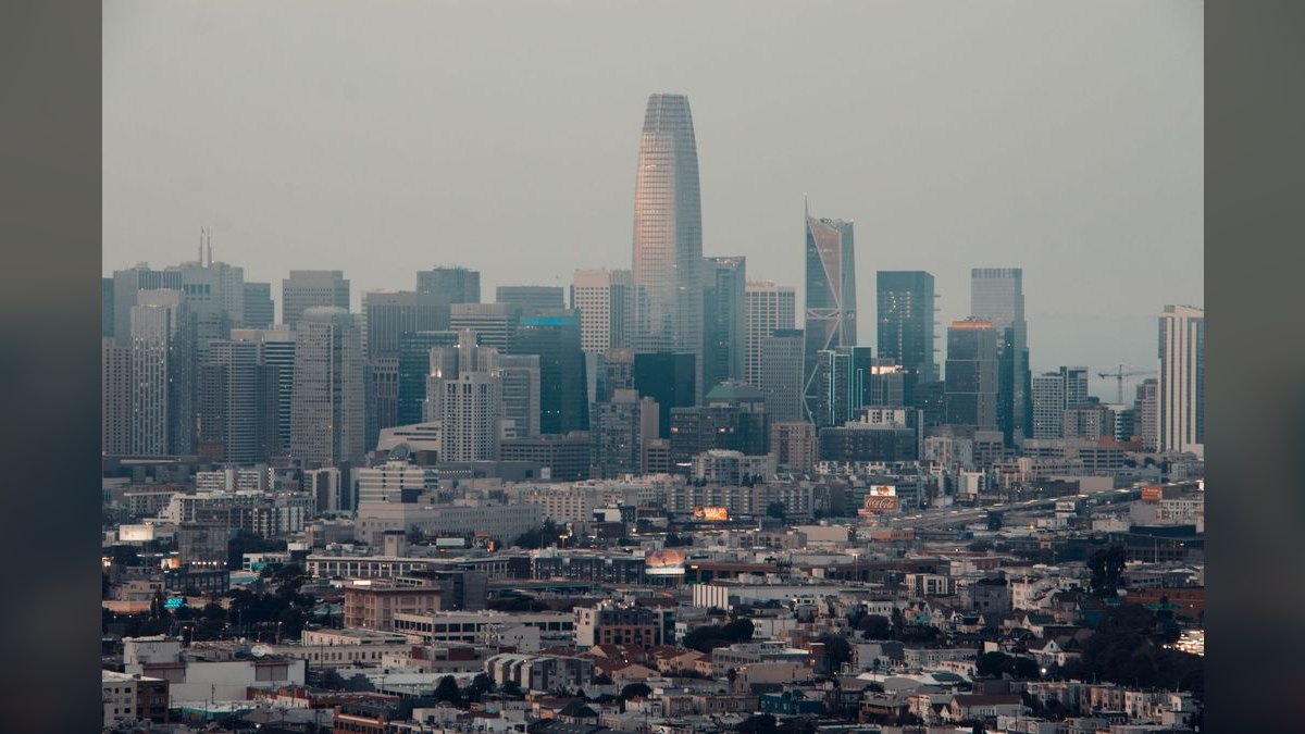 How does SalesLoft integrate with Salesforce compared to Outreach.io — figure 6