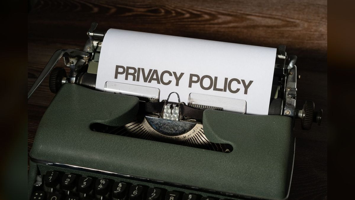 What are the privacy concerns with using AI chatbots like ChatGPT in the workplace — figure 3