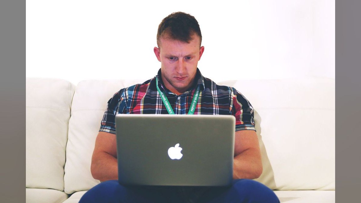 What are the real differences in email sequencing between Outreach and SalesLoft for enterprise sales — figure 2