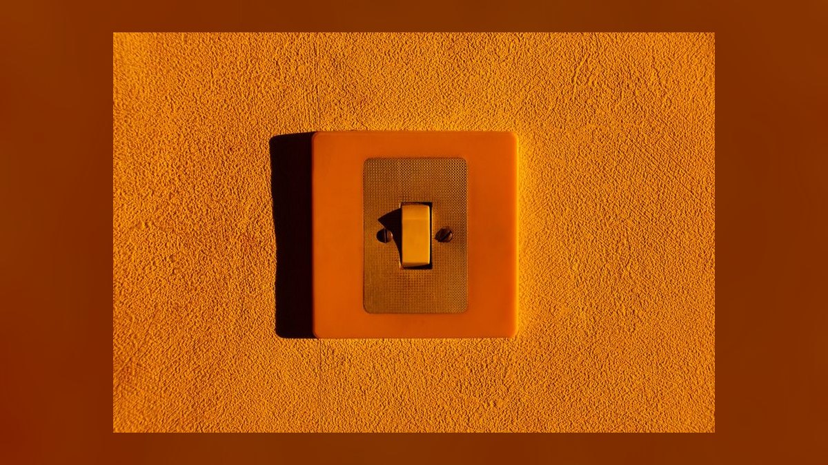 Should I switch from HubSpot CRM's free tier to Sales Hub Starter once I need custom deal properties in 2027 — figure 4