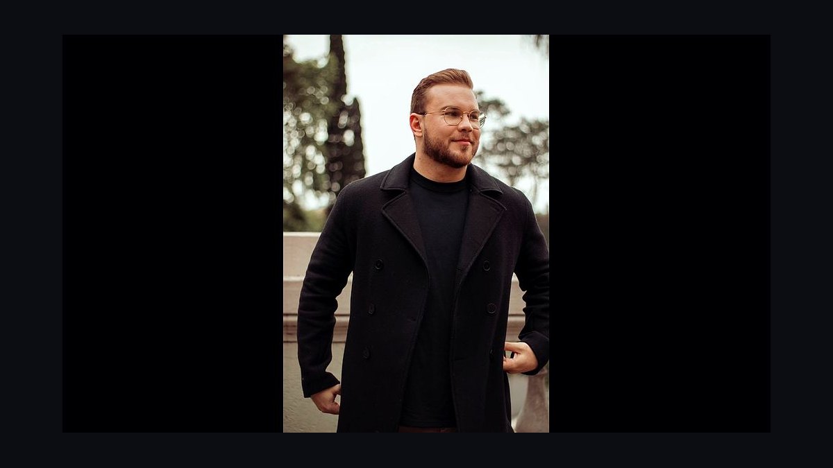 Top 10 Outfits for a Sales Meeting in 2027 — figure 4