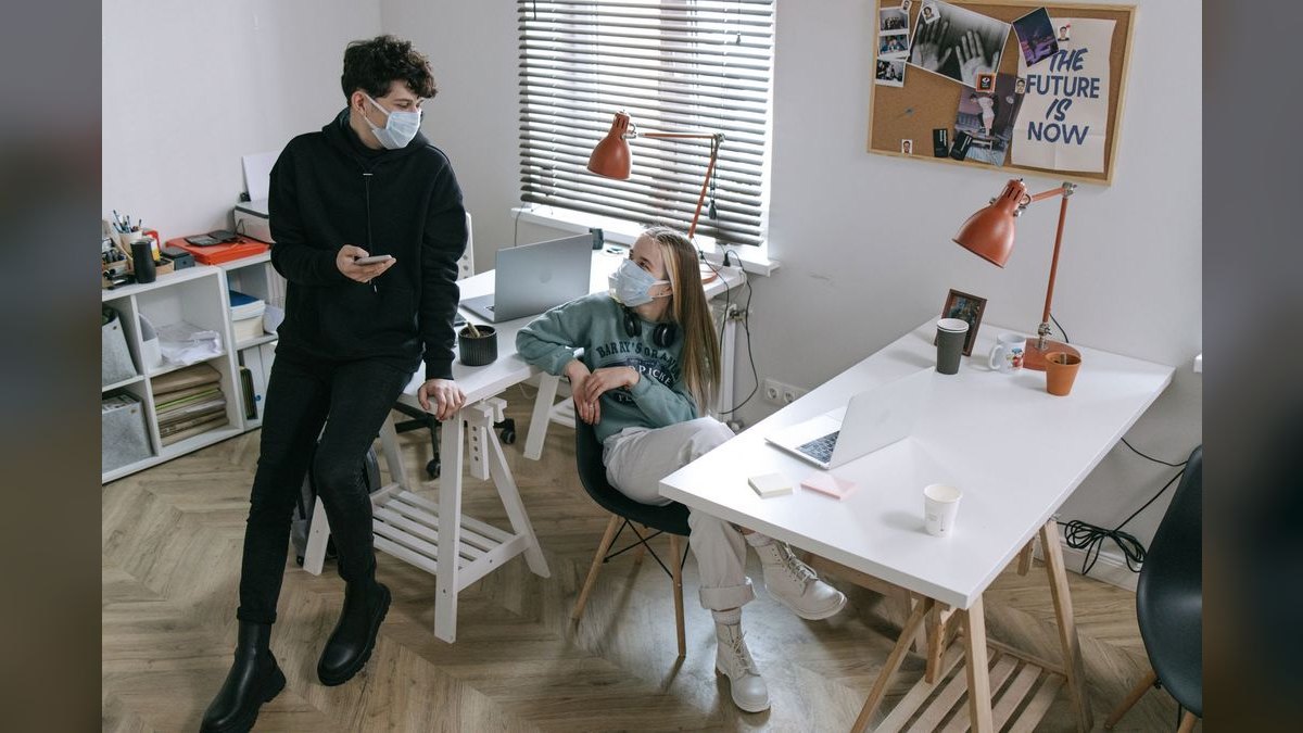 What to Wear to a Hybrid Office (3 Days In) in 2027