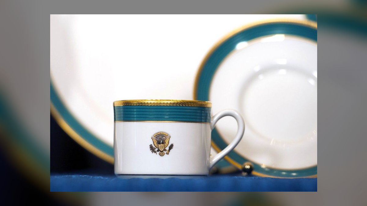 What to Wear to a Coffee Date in 2027 — figure 4