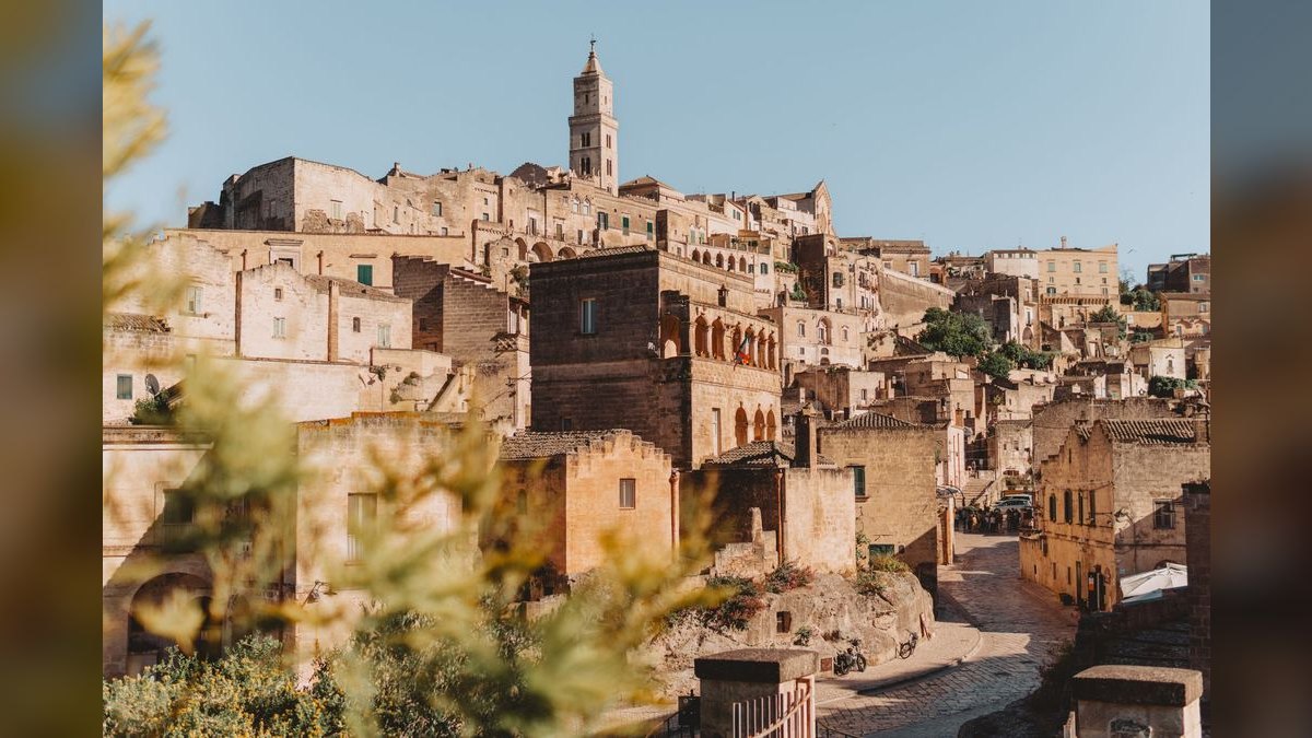 What to Wear to a Trip to Italy in 2027 — figure 6