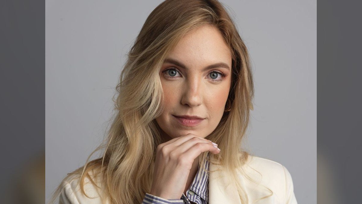 What to Wear to a Headshot Session in 2027