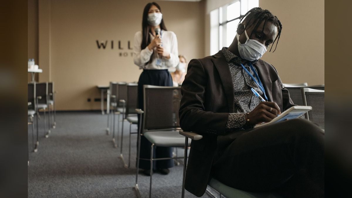 What to Wear to a Corporate Training Session in 2027 — figure 4