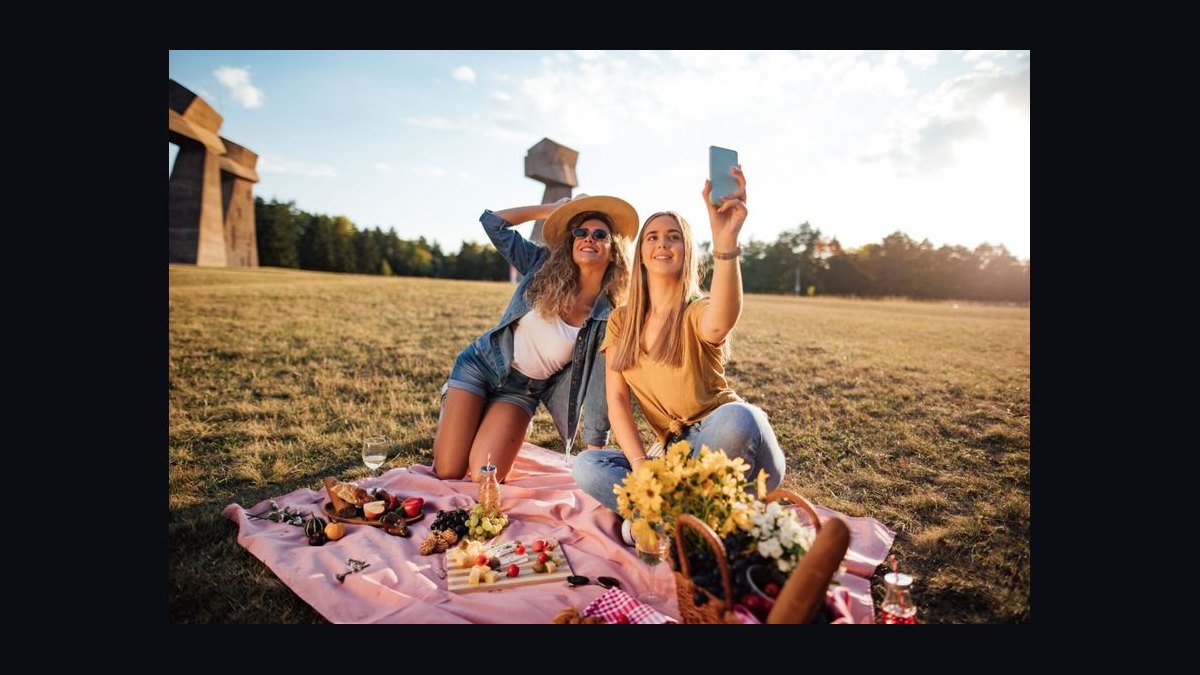 What to Wear to a Picnic Date in 2027 — figure 1
