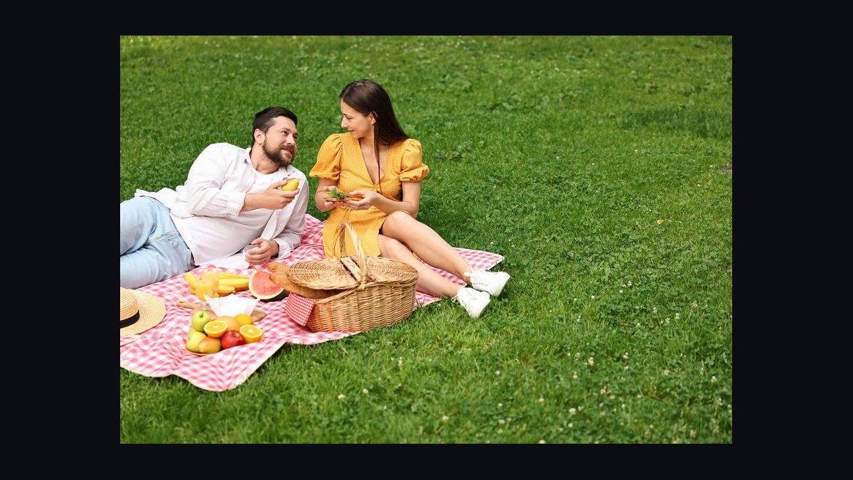 What to Wear to a Picnic Date in 2027 — figure 2