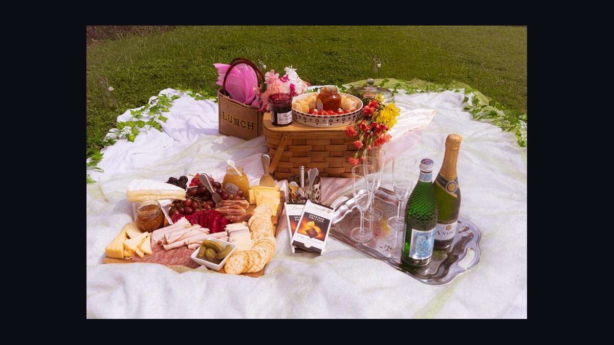 What to Wear to a Picnic Date in 2027 — figure 6
